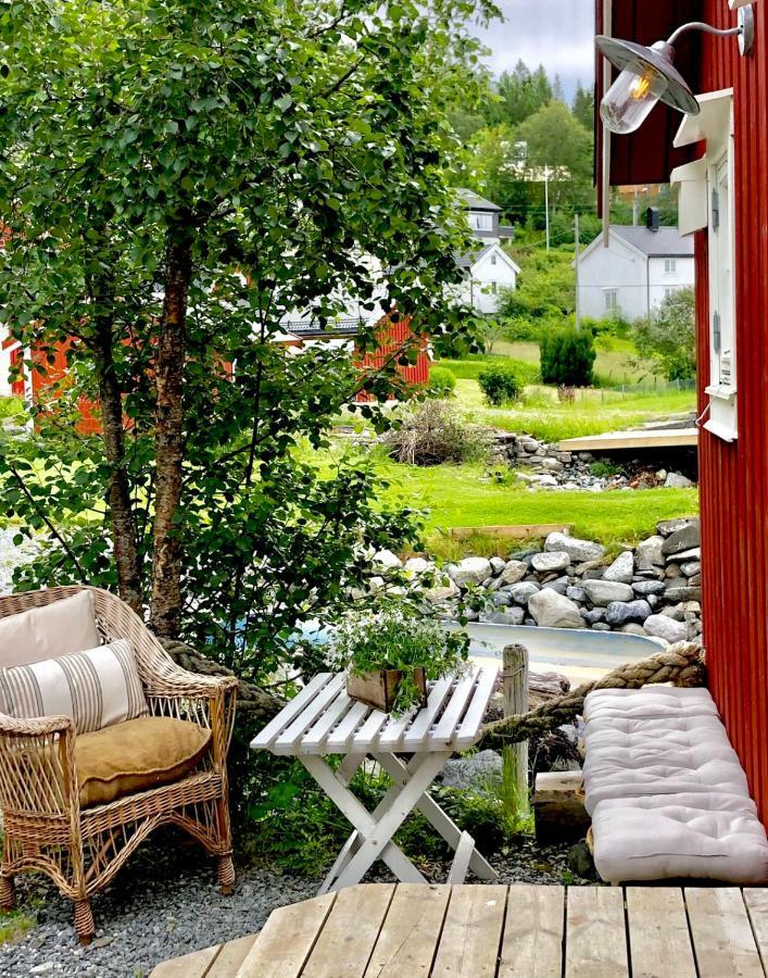 Отель The Boathouse Rakvag Экстерьер фото