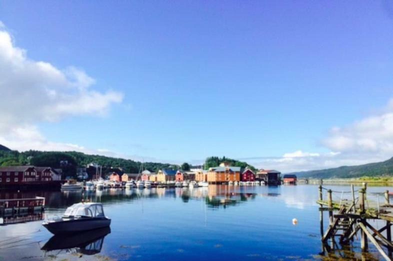 Отель The Boathouse Rakvag Экстерьер фото